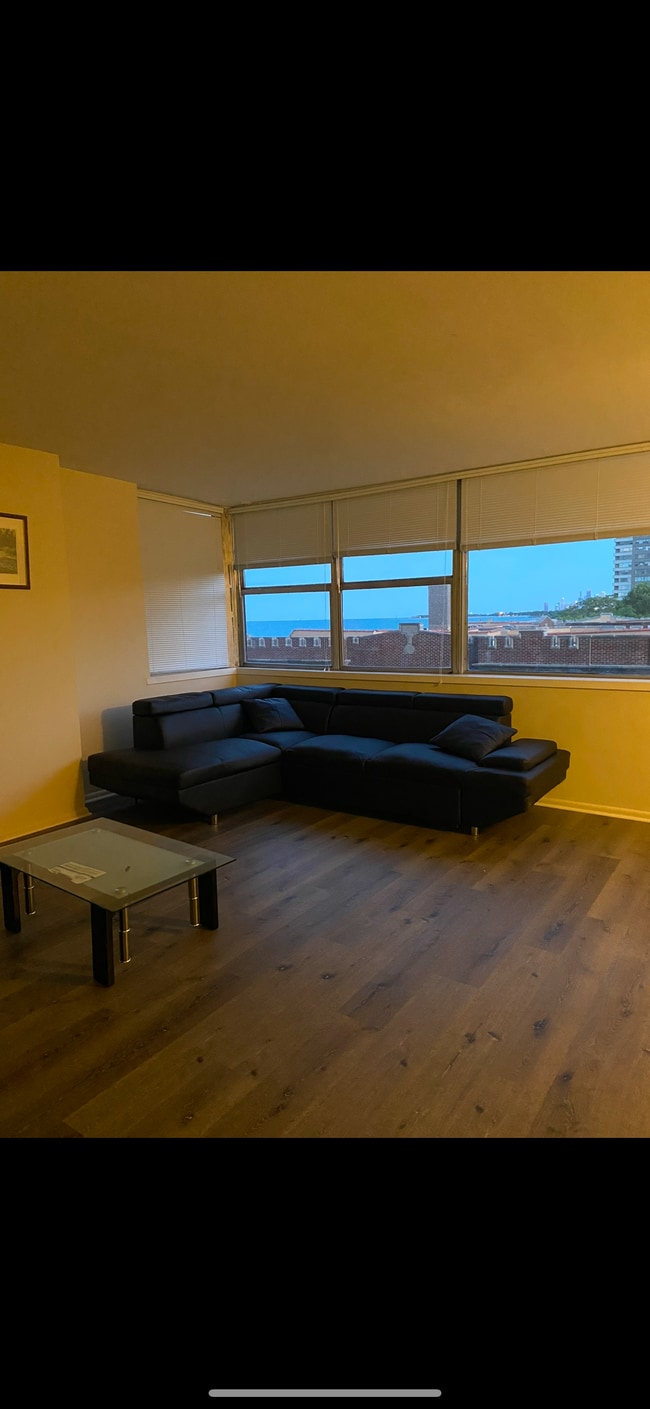 Building Photo - 6301 N Sheridan Rd Unit 5G Rental