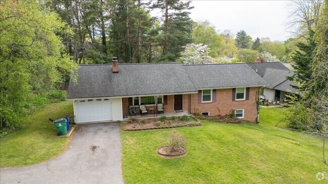 Building Photo - Spacious 4 BD | 3 BA Home Near Virginia Tech