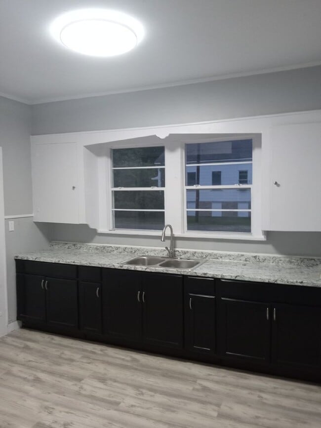 Photo - 1/2 OFF  FIRST MONTHS RENT LARGE REMODELED 2 BEDROOM HOUSE