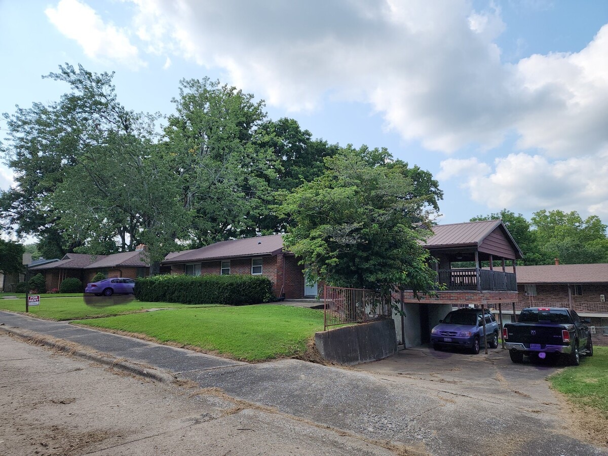 Photo - 720 Watkins Dr Unit 1