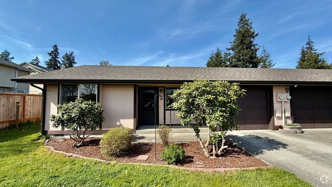 Building Photo - Two Bedroom Townhome with Yard & Attached ...