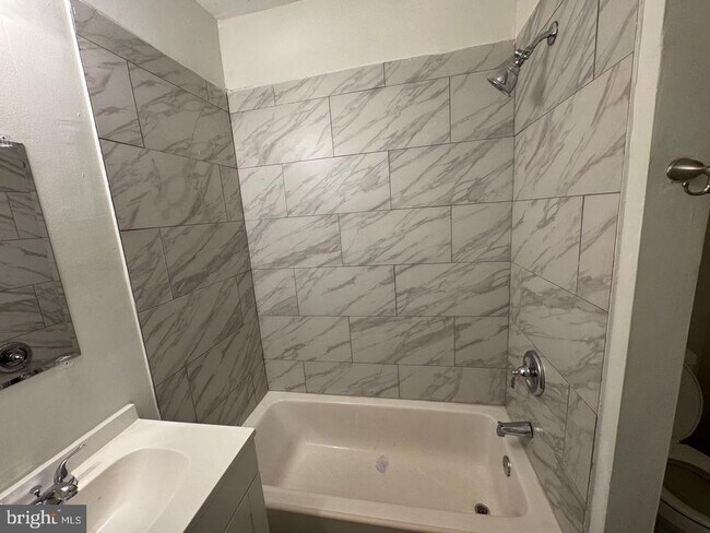 Photo - 52 W Basin St