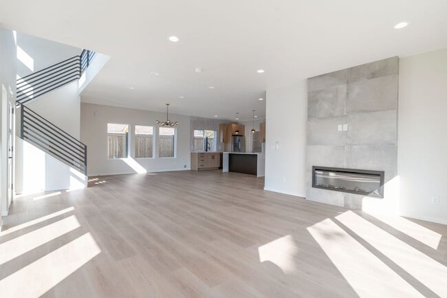 Photo - Beautiful new construction homer in Pacifi...