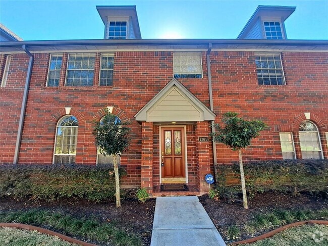 Building Photo - 1365 El Camino Village Dr Rental
