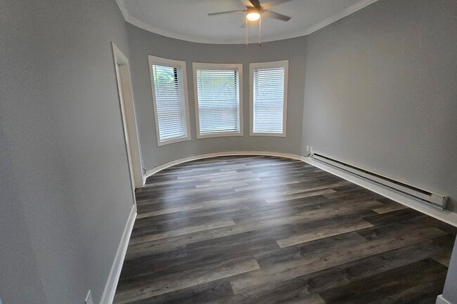 Building Photo - 915 W Waveland Ave Unit 3B