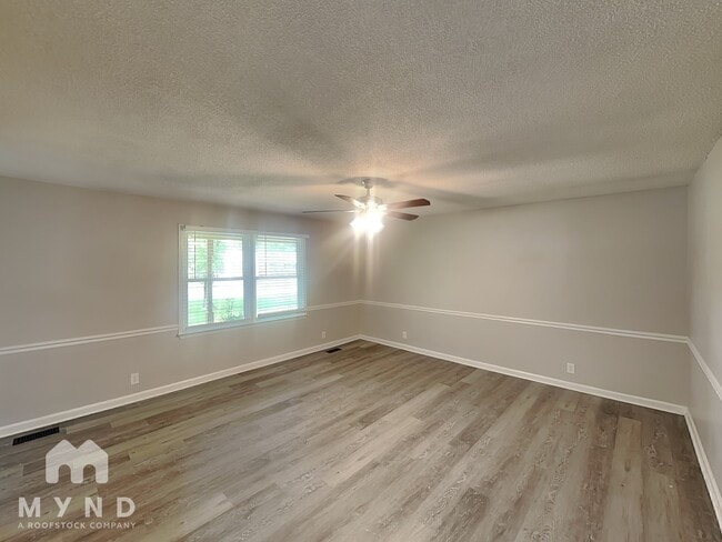 Photo - 907 Briar Ct