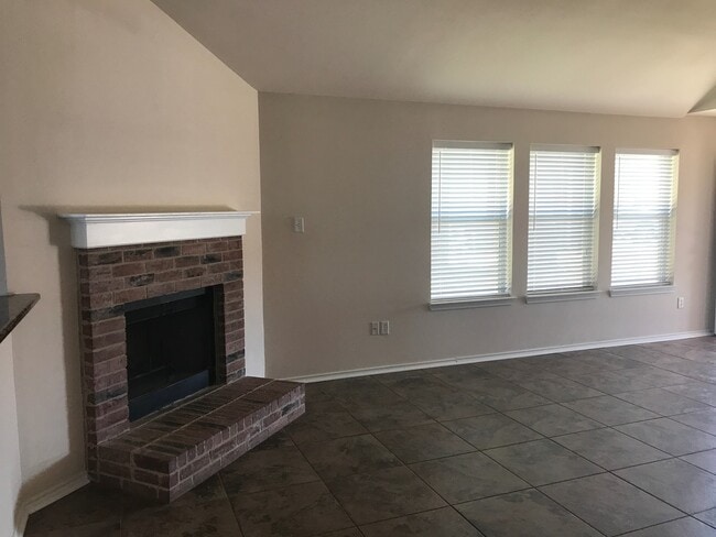 Photo - 4/2/2 Fenced yard NORTH LONGVIEW