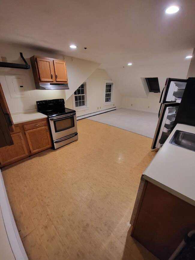 Building Photo - Bright 1BR Apartment with Bonus Space – Heat Included | Dover, NH Unit 3