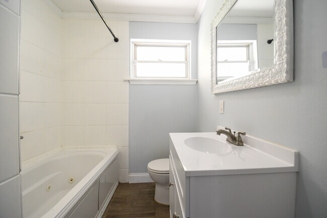 Photo - 278 W Robert E Lee Blvd