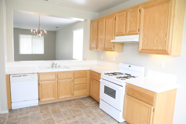 Photo - 45713 Coventry St