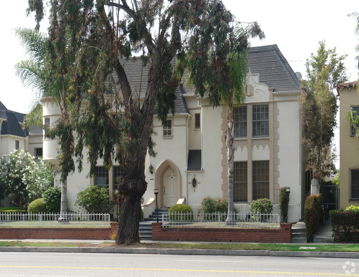 Olympic Castle - Olympic Castle Apartments