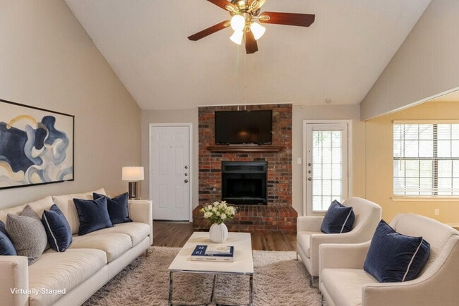 Photo - 217 Tanglewood St
