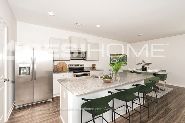 Photo - 301 Oakwood Dr NW