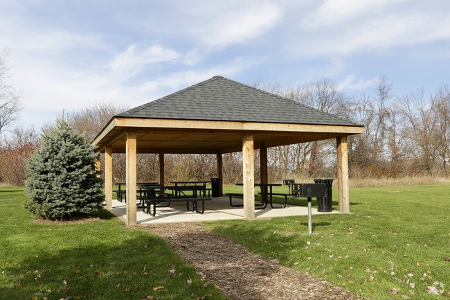 Davis Creek Apartments - Davis Creek Apartments