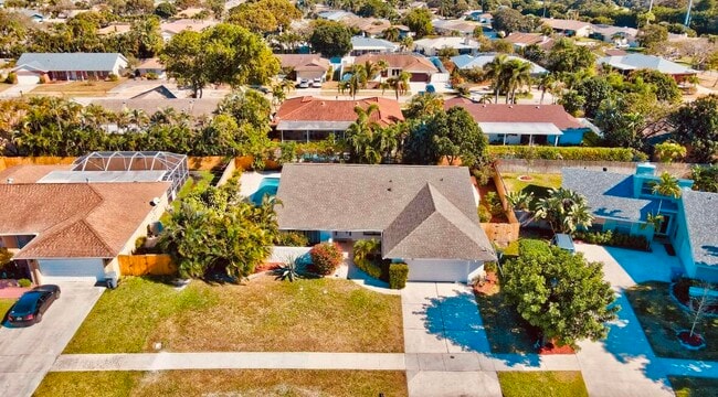Photo - 17768 Maplewood Dr