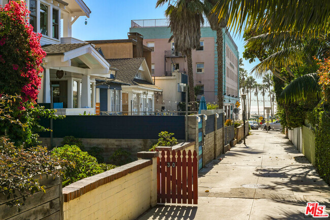 Building Photo - 30 Dudley Ave Unit 2 Rental