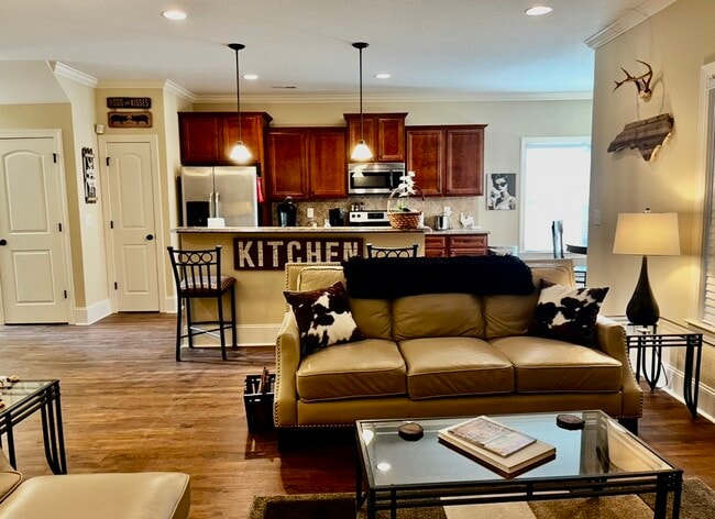 Building Photo - 1924 Leighton Dr