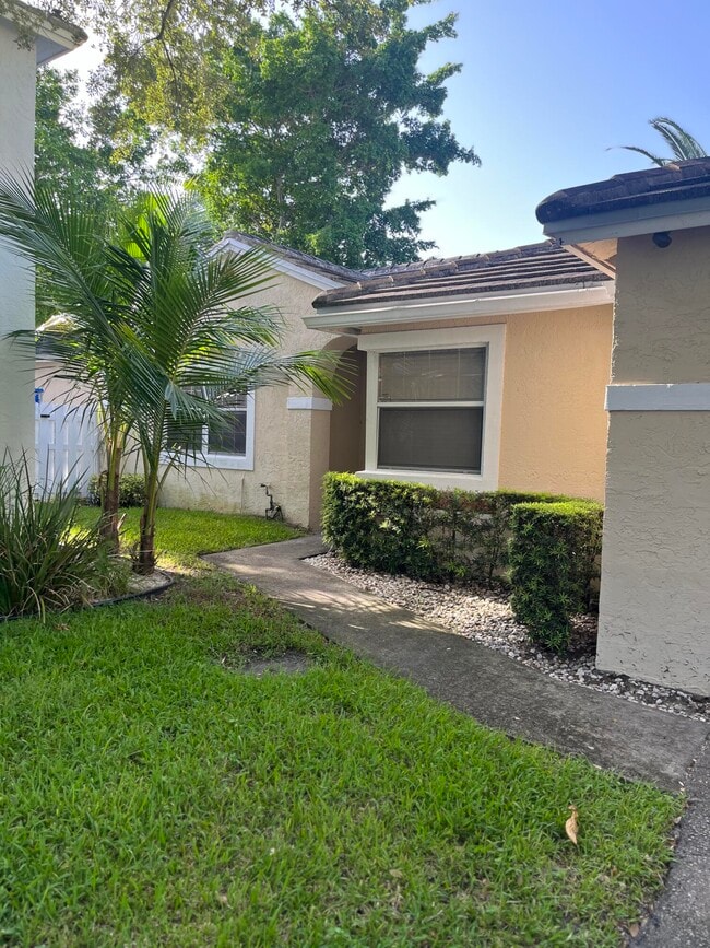 Photo - 845 NW 98th Ave