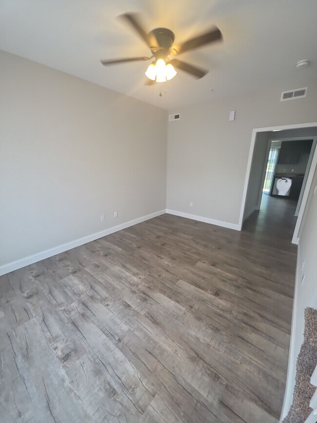 Photo - 107 Towne View Dr