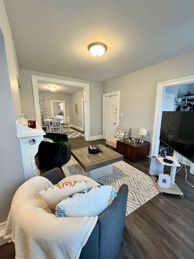 Photo - 42 Elmwood Ave Unidad UPPER