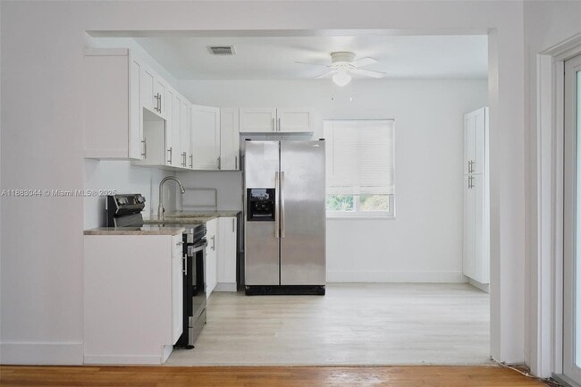 Photo - 3770 SW 27th St Unit 3772