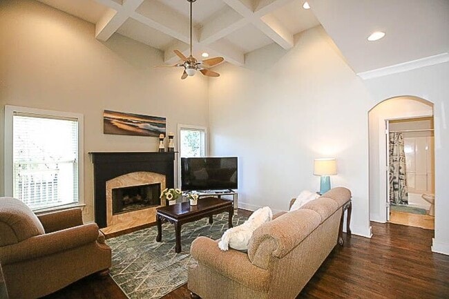 Photo - 1285 Martin St SE