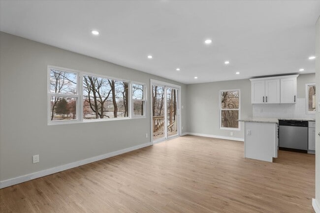 Photo - 8 Teatown Ct