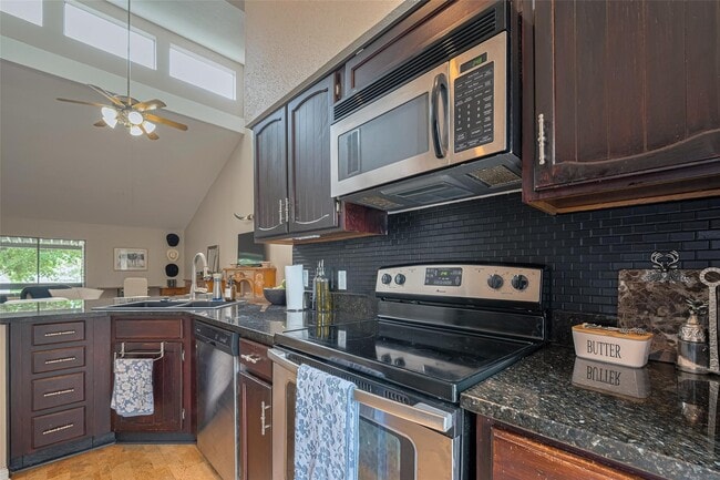 Photo - 182 April Point Dr N