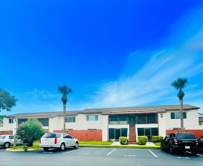 Building Photo - Beautiful 2-bedroom, 1.5-bath condo Unit 86