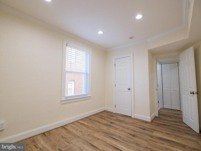 Building Photo - 2828 Buena Vista Terrace SE Unit 1