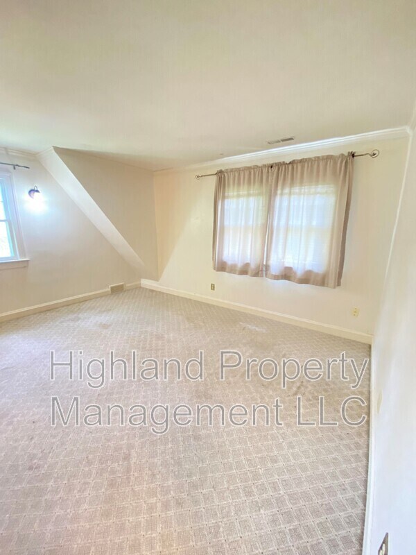 Photo - 1015 NE B St