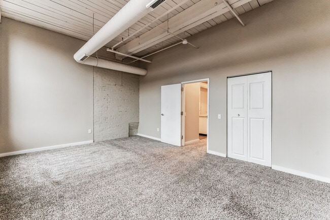 1 BR, 1 BA