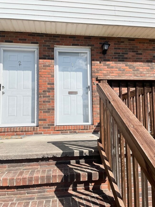 Building Photo - 2 Bedroom / 2 Bath Townhome Church Hill, TN