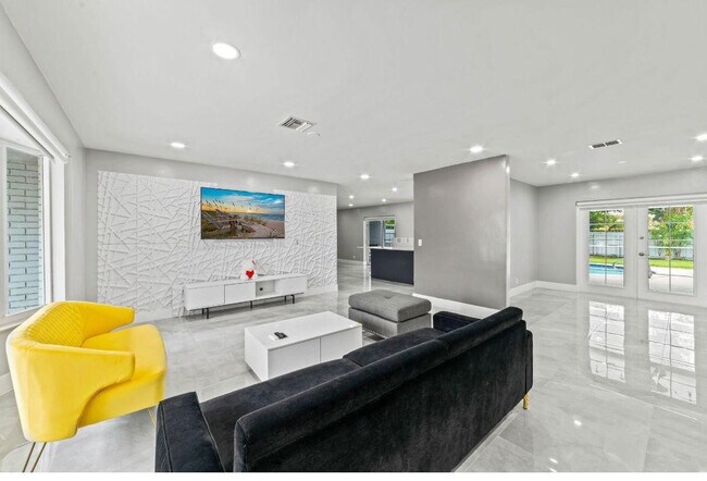 Photo - 4811 Hayes St