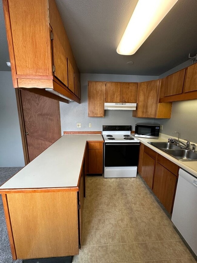 Photo - 1 BD, 1 BA Apartment Nestled Back on a Cul-de-Sac Unit 4006 #17