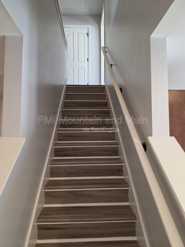 Photo - 25 Barnett Shoals Dr