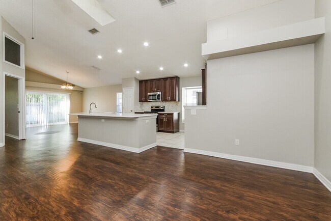 Photo - 1598 Royal Oaks Dr