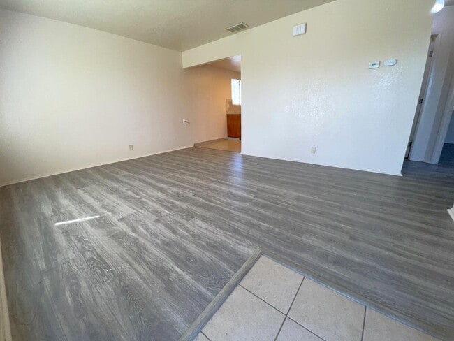 Photo - 290 Northwoods Ave