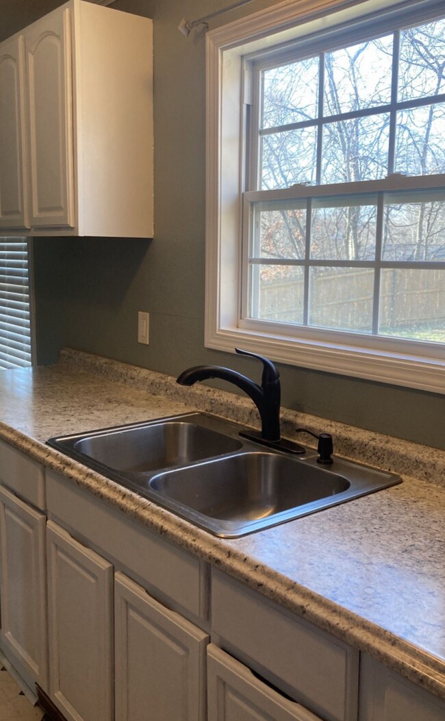 Photo - 1584 Boxcroft Rd
