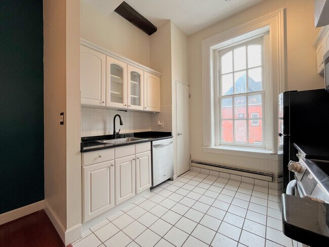 Photo - Pet Friendly 1 Bedroom Plus Den For Rent - Near Betty's, Close to Downtown! Unit 2B