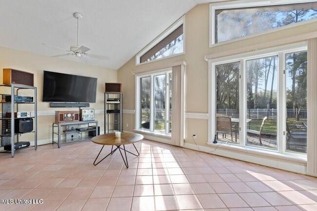 Photo - 219 Tantallon Dr