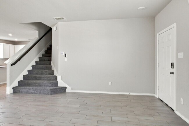 Photo - 944 Ravenwood Ln