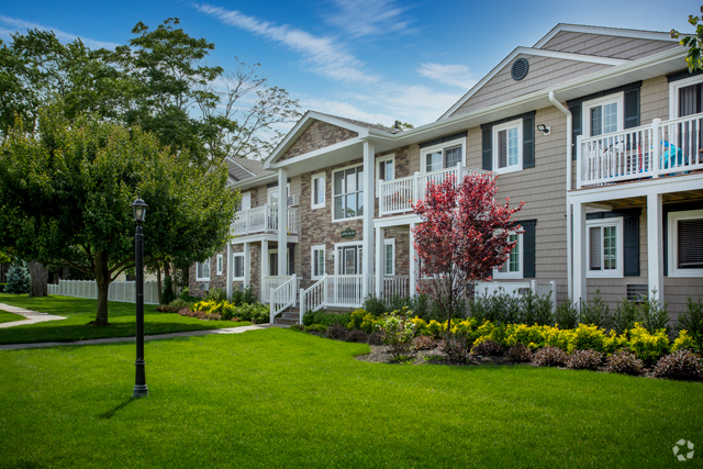 Building Photo - Fairfield Creekside At Patchogue Village Rental