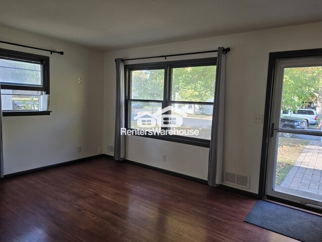 Photo - 810 3rd Ave E