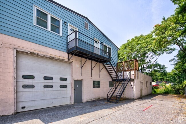 Building Photo - Charming and Private 1 Bedroom- Thursday 7... Rental
