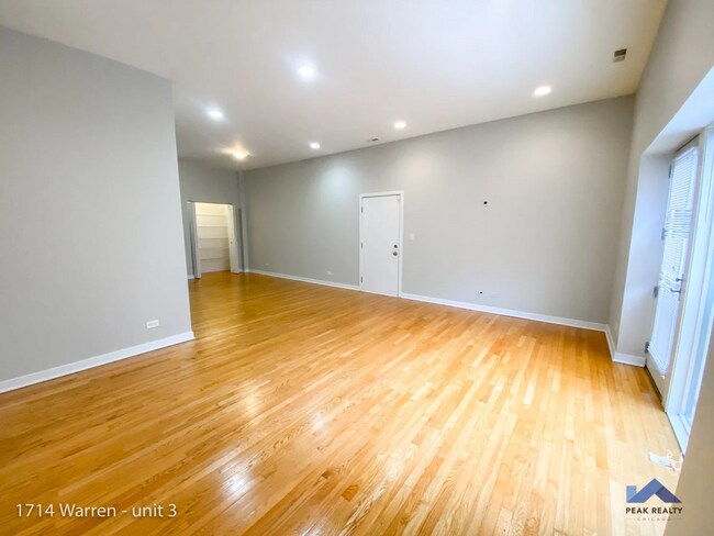 45 N Paulina St Unit 2