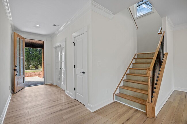 Photo - 387 Lake Farm Dr