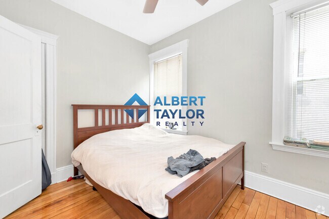Building Photo - 104 Strathmore Rd Unit 4 Rental