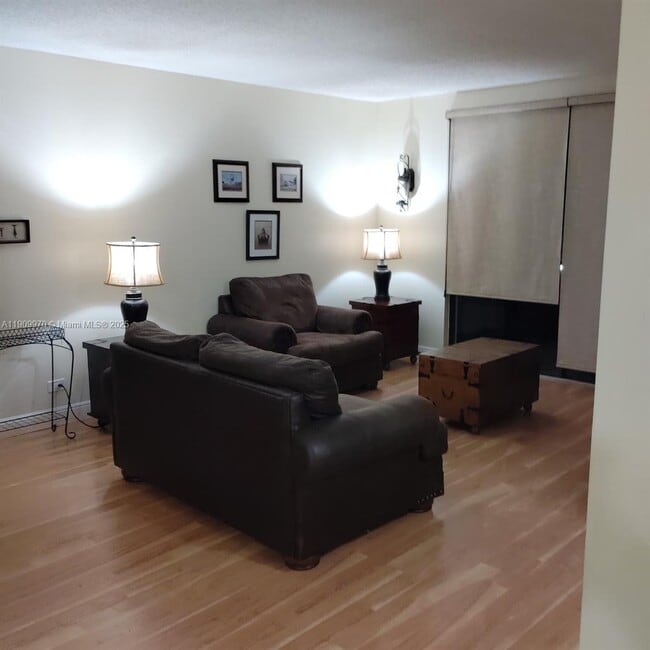 Photo - 3760 Inverrary Dr Unidad 3G