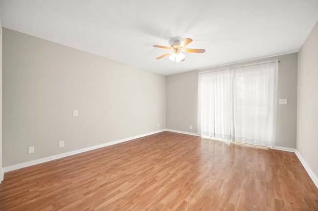Photo - 170 N Sycamore St Unit B